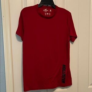 Hollister men’s sport knit tee. Size small. Red